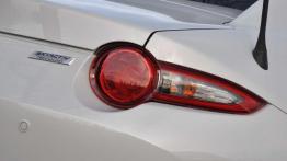 Mazda MX-5 RF – Trochę cabrio, trochę coupe