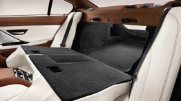 BMW serii 6 Gran Coupe - tylna kanapa złożona, widok z boku