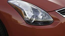 Nissan Altima Coupe - prawy przedni reflektor - wyłączony