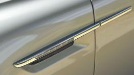 Aston Martin DB9 Facelifting Coupe - wlot powietrza