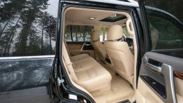 Toyota Land Cruiser V8 - auto z półki wyższej niż inne