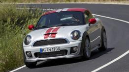 Mini Coupe - przód - reflektory włączone