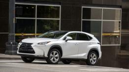 Lexus NX 300h (2015) w Seattle - lewy bok