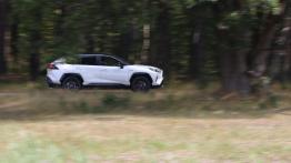 Toyota RAV4 AWD-i Hybrid – czy napęd ma jeszcze znaczenie?