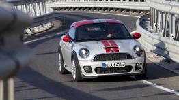 Mini Coupe - przód - reflektory włączone