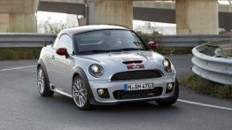 Mini Coupe - przód - reflektory włączone