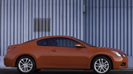 Nissan Altima Coupe - prawy bok