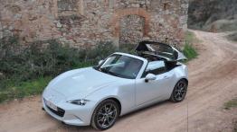 Mazda MX-5 RF – Trochę cabrio, trochę coupe