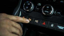 Cofanie i parkowanie z zamkniętymi oczami – systemy wspomagania parkowania w Skodzie