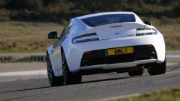 Aston Martin V8 Vantage S Coupe - widok z tyłu