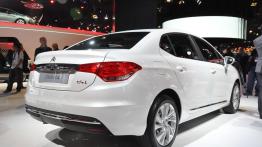 Paris Motor Show 2012 - auta seryjne