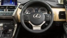 Lexus NX 200t (2015) w Seattle - kokpit