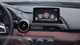 Mazda MX-5 RF – Trochę cabrio, trochę coupe