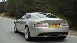 Aston Martin DB9 Facelifting Coupe - widok z tyłu