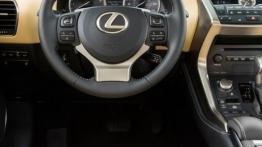 Lexus NX 200t (2015) w Seattle - kokpit