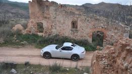 Mazda MX-5 RF – Trochę cabrio, trochę coupe