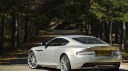 Aston Martin DB9 Facelifting Coupe - widok z tyłu
