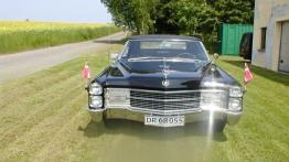 Cadillac DeVille - widok z przodu