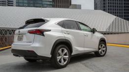 Lexus NX 300h (2015) w Seattle - widok z tyłu