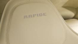 Aston Martin Rapide - zagłówek na fotelu pasażera, widok z przodu