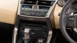 Lexus NX 200t (2015) w Seattle - konsola środkowa