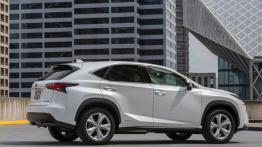 Lexus NX 300h (2015) w Seattle - widok z tyłu