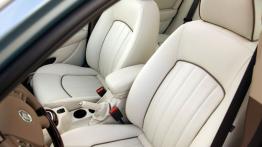 Jaguar X-type - widok ogólny wnętrza z przodu