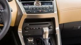 Lexus NX 200t (2015) w Seattle - konsola środkowa