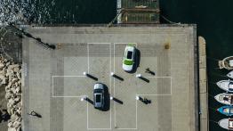 Cofanie i parkowanie z zamkniętymi oczami – systemy wspomagania parkowania w Skodzie