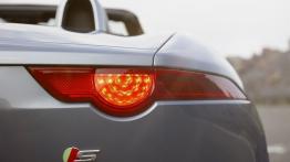 Jaguar F-Type - prawy tylny reflektor - włączony