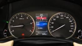 Lexus NX 200t (2015) w Seattle - zestaw wskaźników