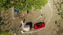 Cofanie i parkowanie z zamkniętymi oczami – systemy wspomagania parkowania w Skodzie