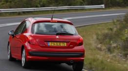 Peugeot 207 Berline - tył - reflektory włączone