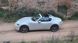 Mazda MX-5 RF – Trochę cabrio, trochę coupe