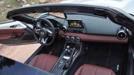 Mazda MX-5 RF – Trochę cabrio, trochę coupe