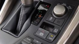 Lexus NX 200t (2015) w Seattle - skrzynia biegów