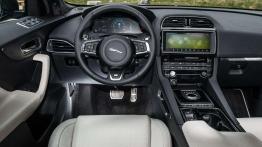 Jaguar F-Pace - duży kot w wielkim świecie