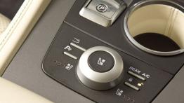 Aston Martin Rapide - sterowanie podgrzewaniem foteli