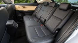 Lexus NX 200t (2015) w Seattle - tylna kanapa