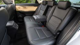 Lexus NX 200t (2015) w Seattle - tylna kanapa