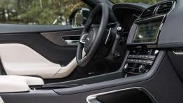 Jaguar F-Pace - duży kot w wielkim świecie