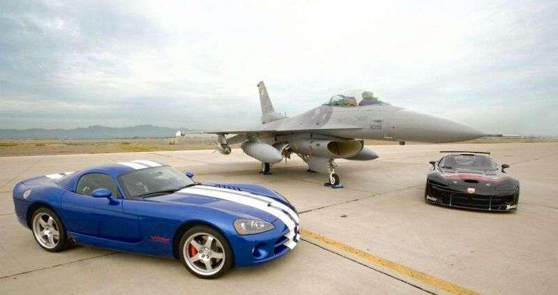 Szybszy od F-16 - Dodge Viper