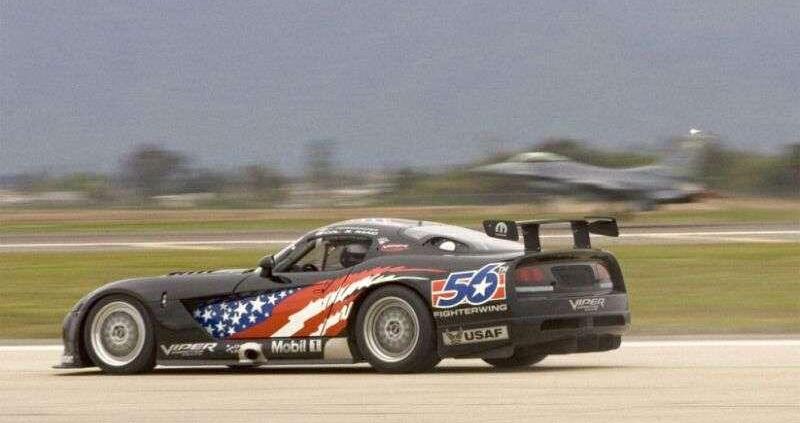 Szybszy od F-16 - Dodge Viper
