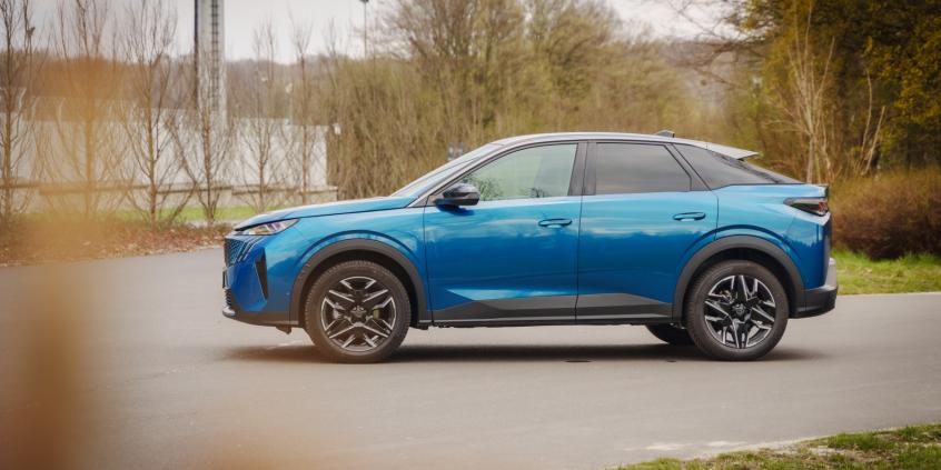 Peugeot 3008 Hybrid GT Exclusive pozwoli nam się wyróżnić z tłumu, póki nie zajrzymy pod maskę