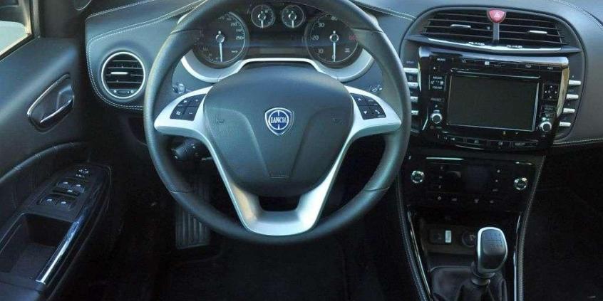 Lancia Delta - czarna twardzielka