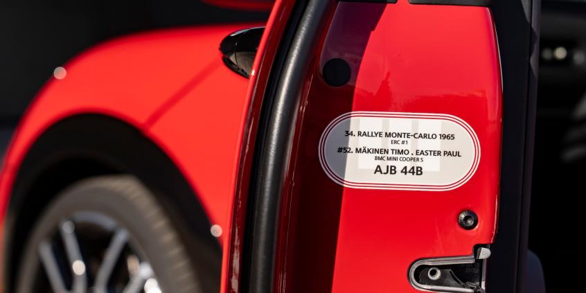 Historia napisana na nowo. MINI wskrzesza rajdowe barwy z 1965 roku w Victory Edition