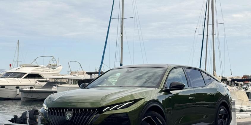 Pierwsza jazda: Peugeot 408 po liftingu stracił kły, za to zyskał błyskotki. Czy to wystarczy na starcie z Octavią?