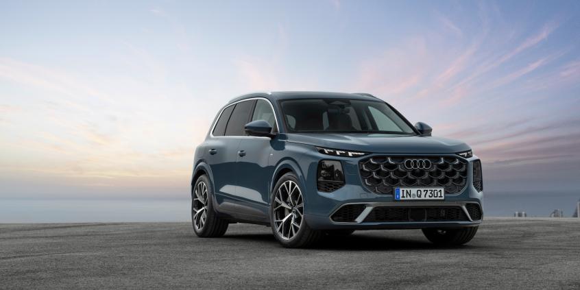Nowe Audi Q7 z dieslem V6 i kosmicznymi światłami debiutuje na rynku. BMW i Mercedes mają poważny problem