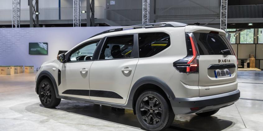 Dacia odświeża gamę. Sandero, Sandero Stepway i Jogger z nową hybrydą, Spring zyskał na mocy