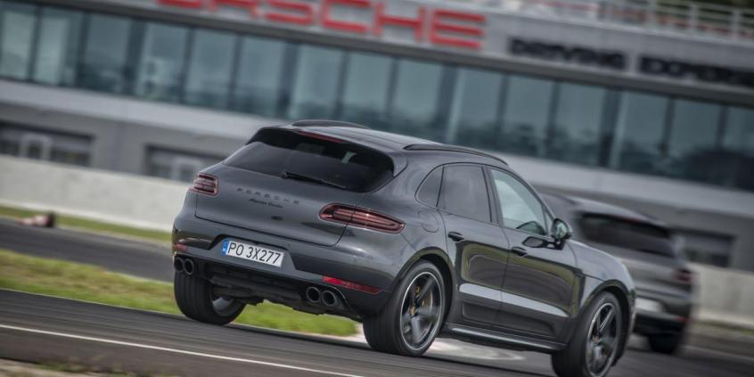 Porsche na torze – jak ryba w wodzie